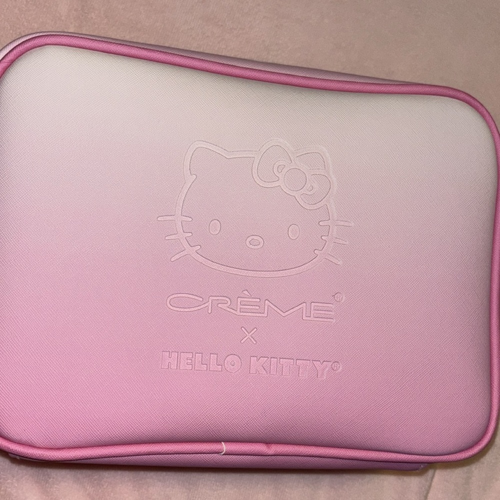 Hello Kitty Makeup Bag - Picture 3 of 5